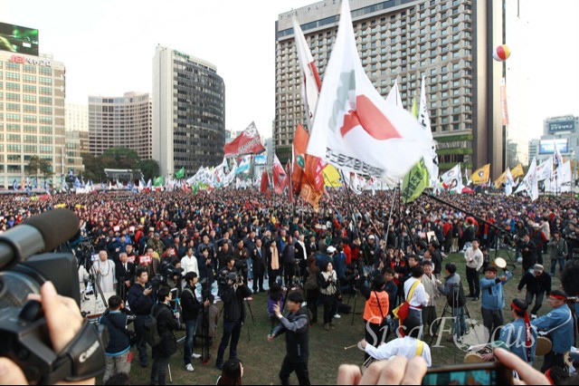 13일 오후 2011년 전국 노동자대회가 서울광장에서  많은 노동자들과 민주인사들이 모인 가운데 열리고 있다. ⓒ시사포커스 원명국기자