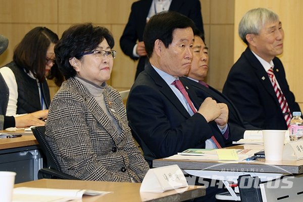 [시사포커스 오훈 기자] 김은경 환경부 장관이 8일 열린 '환경영향평가 발전기본계획 법제화를 위한 토론회'에 참석했다.