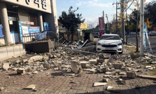 자유한국당과 국민의당이 11일 경북 포항에서 지진이 일어났으나 정부가 늑장 대응한 점을 한 목소리로 비판했다. ⓒ뉴시스