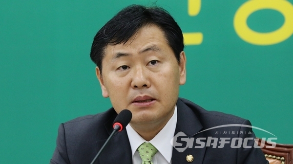 김관영 바른미래당 의원이 GM의 군산공장 폐쇄와 관련해 “정부 측에 상당한 책임이 있다고 생각한다”고 밝혔다. 사진 / 시사포커스DB