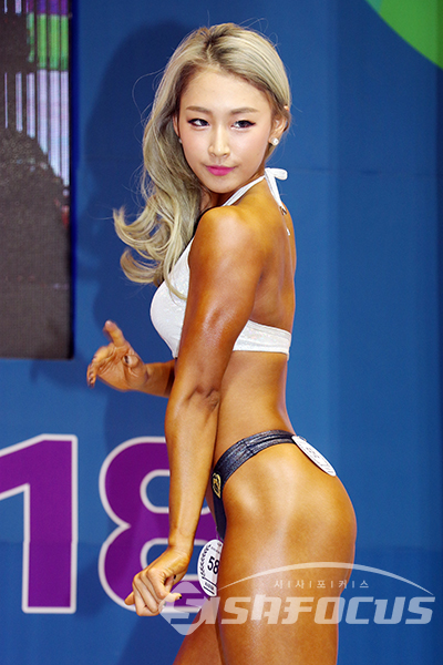 [시사포커스 오훈 기자] 24일 오후 서울 삼성동 코엑스에서 열린 나바코리아 2018 SPOEX WFF ASIA CLASSIC 대회에서 Miss Sport Model 톨부문 2위한 이지연 선수가 멋진 포즈를 취하고 있다.