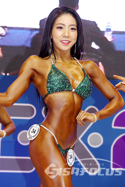 [시사포커스 오훈 기자] 24일 오후 서울 삼성동 코엑스에서 열린 나바코리아 2018 SPOEX WFF ASIA CLASSIC 대회에서 Miss Bikini Model 쇼트부문 2위한 김연지 선수가 멋진 포즈를 취하고 있다.