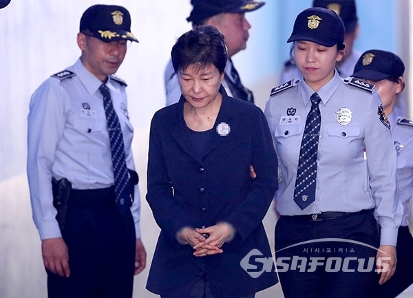 검찰이 국정농단 등 18개 혐의로 박근혜 전 대통령에게 징역 30년을 구형했다 / ⓒ시사포커스DB