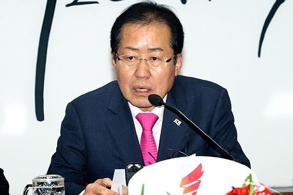 [시사포커스 / 오훈 기자] 홍준표 자유한국당 대표가 “핵 폐기로 가는 핵동결이라는 위장평화 협상도 절대 불용해야 한다”고 역설했다.