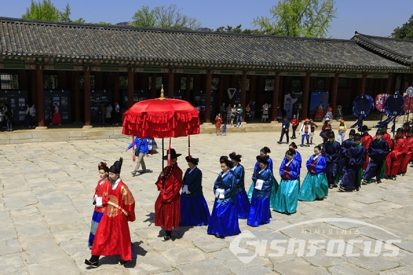 경복궁의 “왕가의 산책” 장면. 사진/강종민 기자