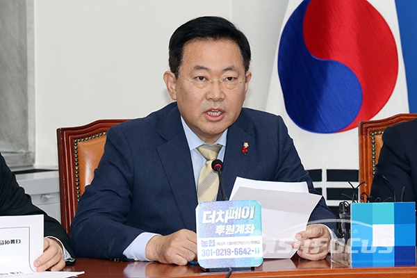 [시사포커스 오훈 기자] 박남춘 최고위원이 최고위원회의에 참석해 발언을 하고 있다.