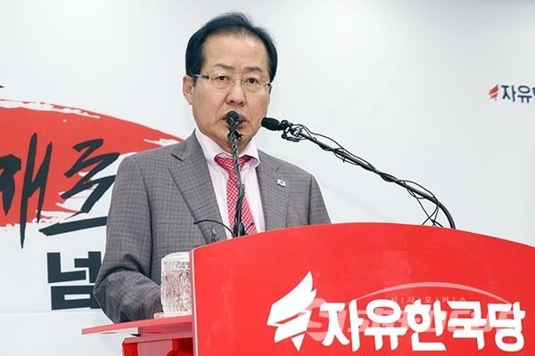 [시사포커스 / 오훈 기자] 홍준표 자유한국당 대표가 “선거를 하려면 페어플레이를 해야 한다”며 더불어민주당을 강도 높게 비판했다.
