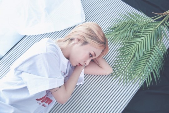 마마무 문별이 솔로 데뷔 앨범 ‘셀피쉬(SELFISH)’의 콘셉트 포토를 공개해 관심이 모아진다 / ⓒRBW