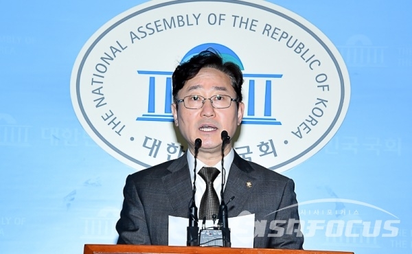 [사진 / 유용준 기자] 더불어민주당 박범계 수석대변인.