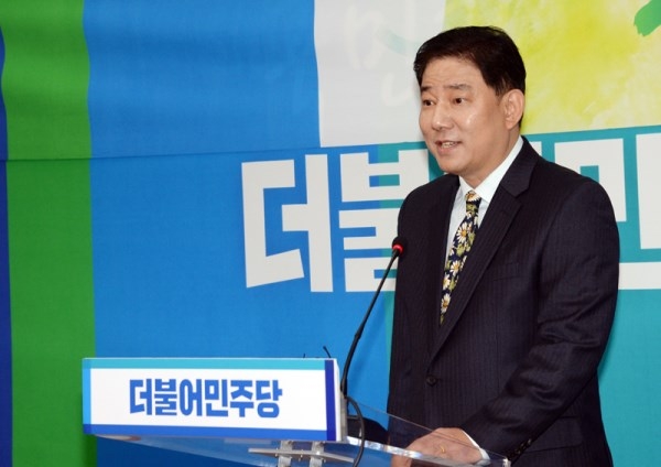 김병기 더불어민주당 국회의원이 한겨레의 ‘김병기 의원, 국정원 갑질 의혹’ 기사에 대해 반박하고 나섰다. ⓒ더불어민주당