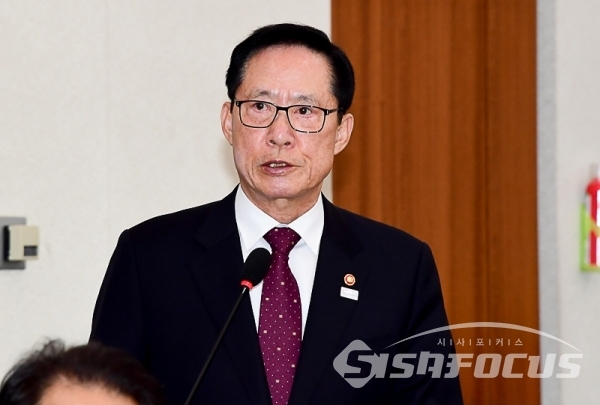 송영무 국방부 장관은 지난 4월 말, 청와대 참모진에 기무사 계엄령 검토 문건 존재를 언급했다고 밝혔다 / ⓒ시사포커스DB