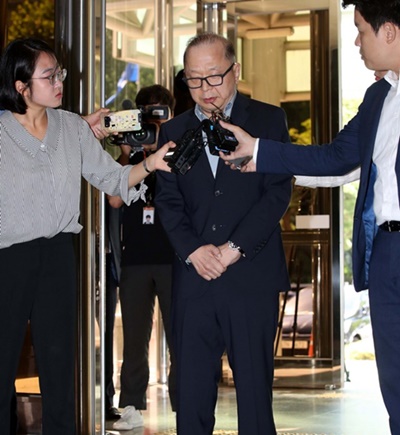 CJ파워캐스트 이재환 대표가 서울 서대문구 경찰청에 회삿돈을 개인적인 용도로 사용한 혐의로 조사를 받기 위해 출석하고 있다. 사진 / 뉴시스