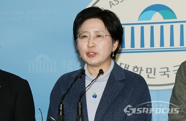 박주현 평화당 대변인이 국회 정론관에서 입장을 표명하고 있다. 사진 / 오훈 기자