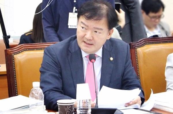한국당 내 초재선 혁신모임 '통합, 전진'의 일원인 민경욱 의원의 모습. ⓒ민경욱 의원 블로그
