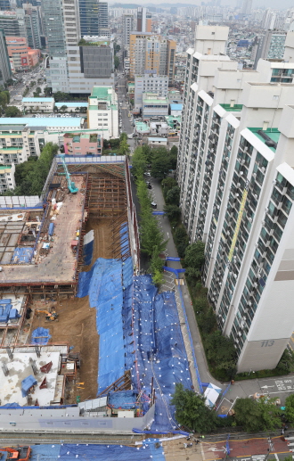 서울 금천구 가산동 한 오피스텔 공사현장 인근에서 땅꺼짐(싱크홀) 현상.ⓒ뉴시스