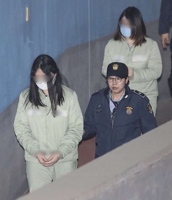 인천 초등생 살인사건 주범 김모양과 공범 박모양 모습. 사진 / 뉴시스 제공