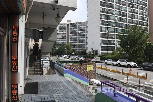 국토부의 '수도권 주택공급 확대 방안' 발표를 두고 상반된 평가가 나오고 있다.사진은 급등한 서울 지역의 아파트.[사진 / 시사포커스 DB]