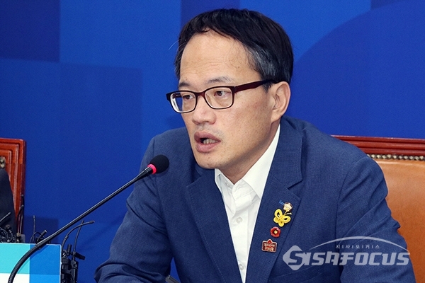 더불어민주당 박주민 최고위원은 자유한국당 김재원 의원의 청송 사과 선물 돌리기가 문제가 되고 있다고 말했다.(사진 / 시사포커스DB)