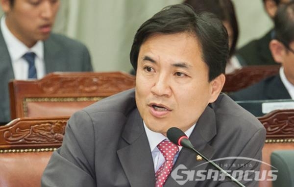 김진태 자유한국당 의원이 송곳 질의를 하고 있다. ⓒ시사포커스DB