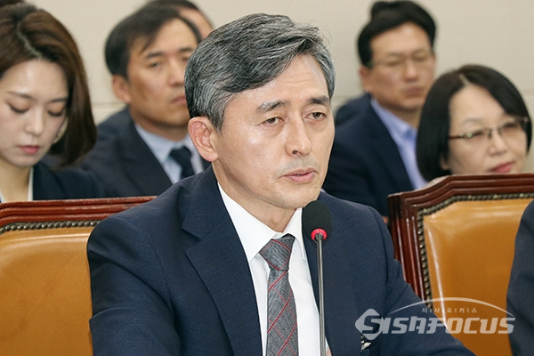 양승동 한국방송공사(KBS) 사장이 의원들의 질의에 답변하고 있다. [사진/ 오훈 기자]