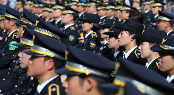 25일 서울 용산구 백범김구기념관에서 열린 제73주년 경찰의 날 기념식에 모든 경찰관들 / ⓒ뉴시스