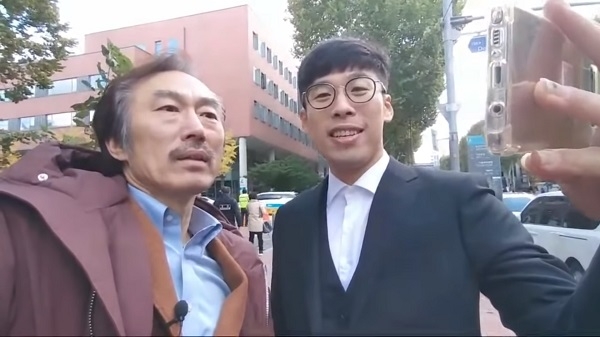 당당위 집회에 참석한 배우 조덕재 씨와 인터넷 방송인 액시스마이콜(마재)  ⓒ조덕제TV(Youtube)