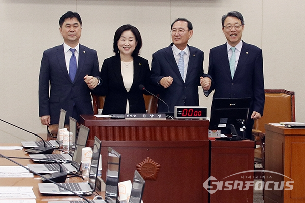 지난 24일 첫 국회 정치개혁특별위원회가 열렸다.  사진 / 오훈 기자