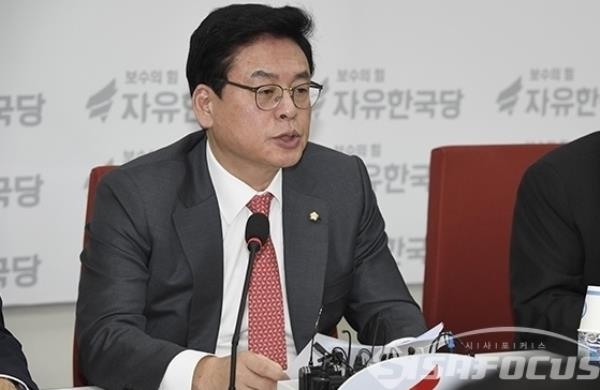 친박 중진인 정우택 한국당 의원이 발언하고 있는 모습. ⓒ시사포커스DB