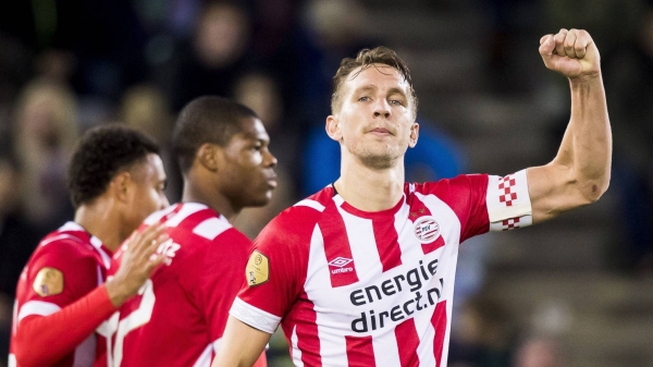 PSV 아인트호벤의 주장 루크 데 용이 득점에 성공하고 주먹을 불끈 쥐고 있다. ⓒANP