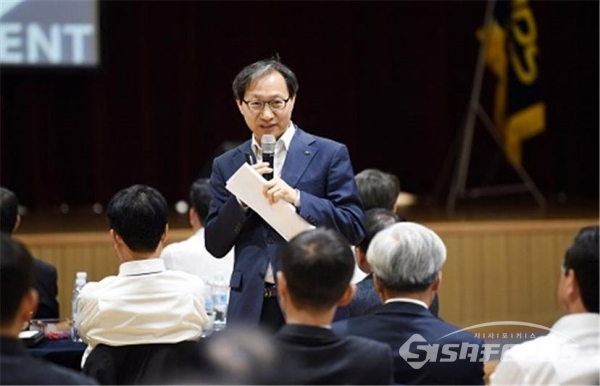 19일 김성주 국민연금공단 이사장이 사옥 온누리홀에서 열린 지사장 워크숍에서 CEO 특강을 하고 있다. ⓒ국민연금공단