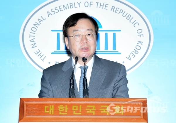 강효상 자유한국당 의원이 발언하고 있는 모습. ⓒ시사포커스DB