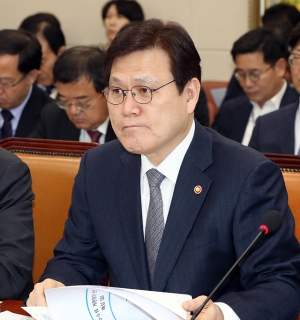 28일 오후 서울 영등포구 여의도 국회에서 열린 정무위원회 전체회의에 최종구 금융위원장이 참석했다. ⓒ뉴시스