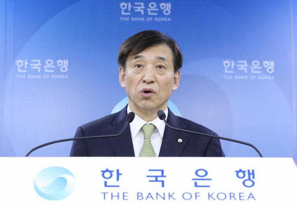30일 서울 중구 한은 본관에서 이주열 한국은행 총재가 통화정책방향 설명회를 갖고 있다. ⓒ뉴시스