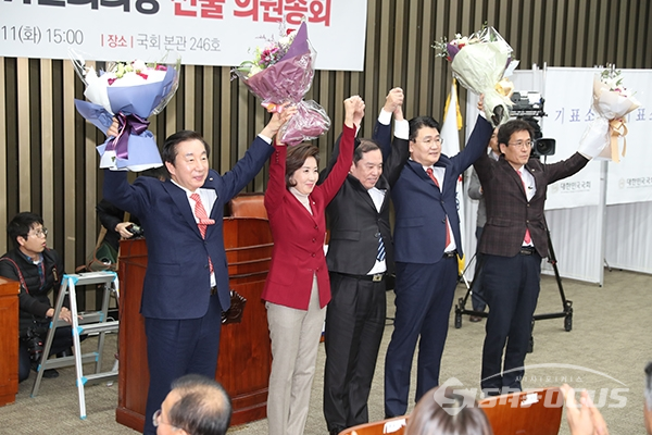 자유한국당 신임 원내대표에 선출된 나경원 의원
