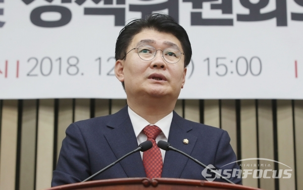 자유한국당 신임 정책위의장에 선출된 정용기 의원이 소감을 밝히고 있다.