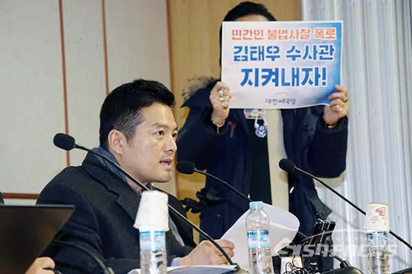 김태우 전 수사관이 추가 폭로 기자회견을 하고 있다. [사진 오훈 기자]