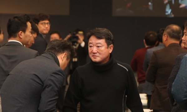 지난해 11월28일 서울 마곡동 코오롱원앤온리타워에서 열린 성공퍼즐세션에서 코오롱그룹 이웅열 전 회장의 모습. ⓒ코오롱그룹