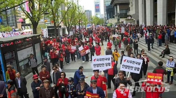 자유한국당이 20일 당력을 총동원해 문재인 정권을 규탄하는 장외투쟁을 서울 광화문 인근에서 진행하고 있다. ⓒ시사포커스DB