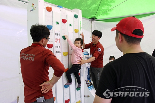 11일 열린 '2019년도 서울안전한마당'에서 어린이들이 다양한 안전체험을 하고 있다. [사진 / 오훈 기자]