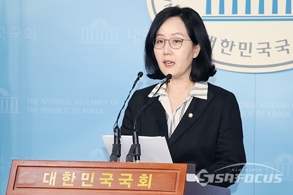 한센병 발언으로 국회 정론관에서 기자회견까지 열고 사과한 김현아 자유한국당 의원. ⓒ시사포커스DB