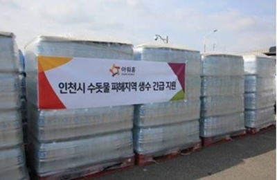 아워홈이 인천 서구에 전달한 지리산수 10톤 (사진 / 아워홈)