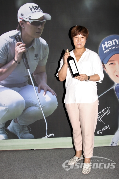 골프 여제 박세리가 팬사인회에서 포즈를 취하고 있다. [사진 / 오훈 기자]