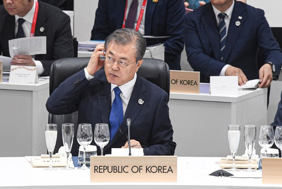 문재인 대통령이 28일 일본 오사카 국제컨벤션센터 인텍스오사카에서 세계 경제와 무역ㆍ투자를 주제로 한 G20 정상회의 첫 번째 세션에 참석해있다 / ⓒ뉴시스