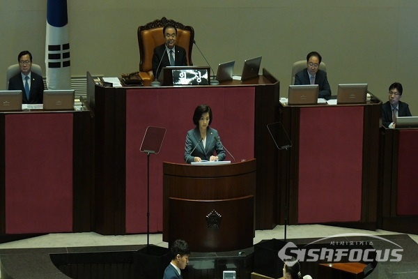 자유한국당 나경원 원내대표가 국회 본회의에서 교섭단체 대표연설을 하고 있다. 사진 / 박상민 기자