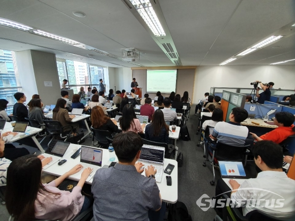 SK텔레콤은 9일 서울 을지로에서 5개 지자체 1150명의 독거 어르신들의 AI스피커 ‘누구’를 통한 ‘인공지능 돌봄 서비스’ 사용 패턴 분석 결과를 공개했다.  [사진 / 오훈 기자]