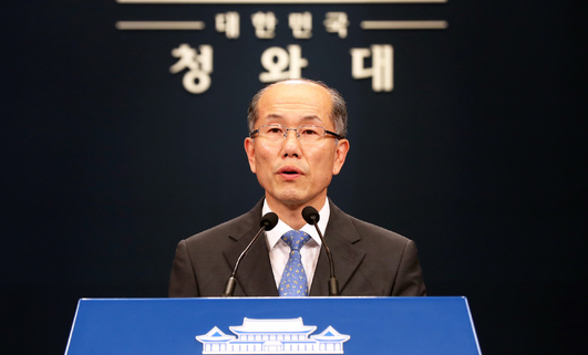 김유근 국가안전보장회의 사무처장이 12일 청와대 춘추관에서 일본 수출규제 조치 관련 브리핑을 하고 있다 / ⓒ뉴시스