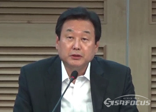 김무성 자유한국당 의원이 23일 오전 국회 의원회관에서 열린 '열린 토론 미래'에 참석해 발언하고 있다. ⓒ포토포커스DB