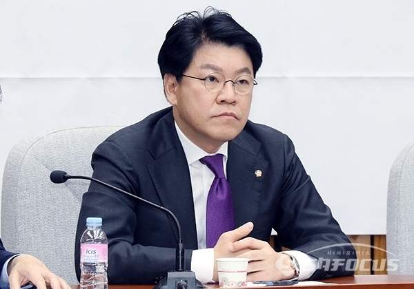 장제원 자유한국당 의원이 자신의 SNS를 통해 당에 쓴소리를 쏟아냈다. ⓒ포토포커스DB