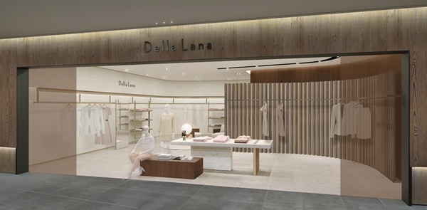 신세계백화점이 자체 여성복 브랜드 델라라나를 연 매출 1천억원 이상의 ‘메가 브랜드’로 키운다. (사진 / 신세계백화점)