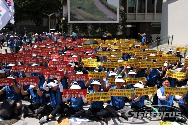 서울시공무원노조가 공무직 특혜성 조례안 반대집회를 갖고 있다. [사진 /오훈 기자]